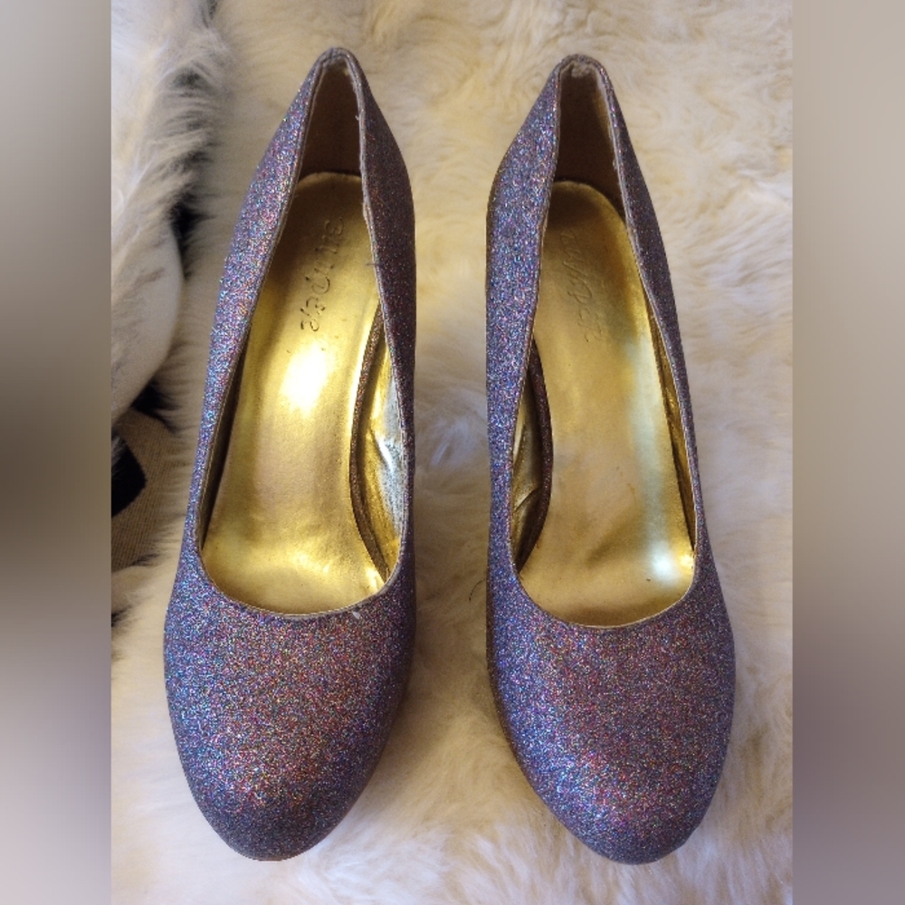 Bumper Glittery Pumps